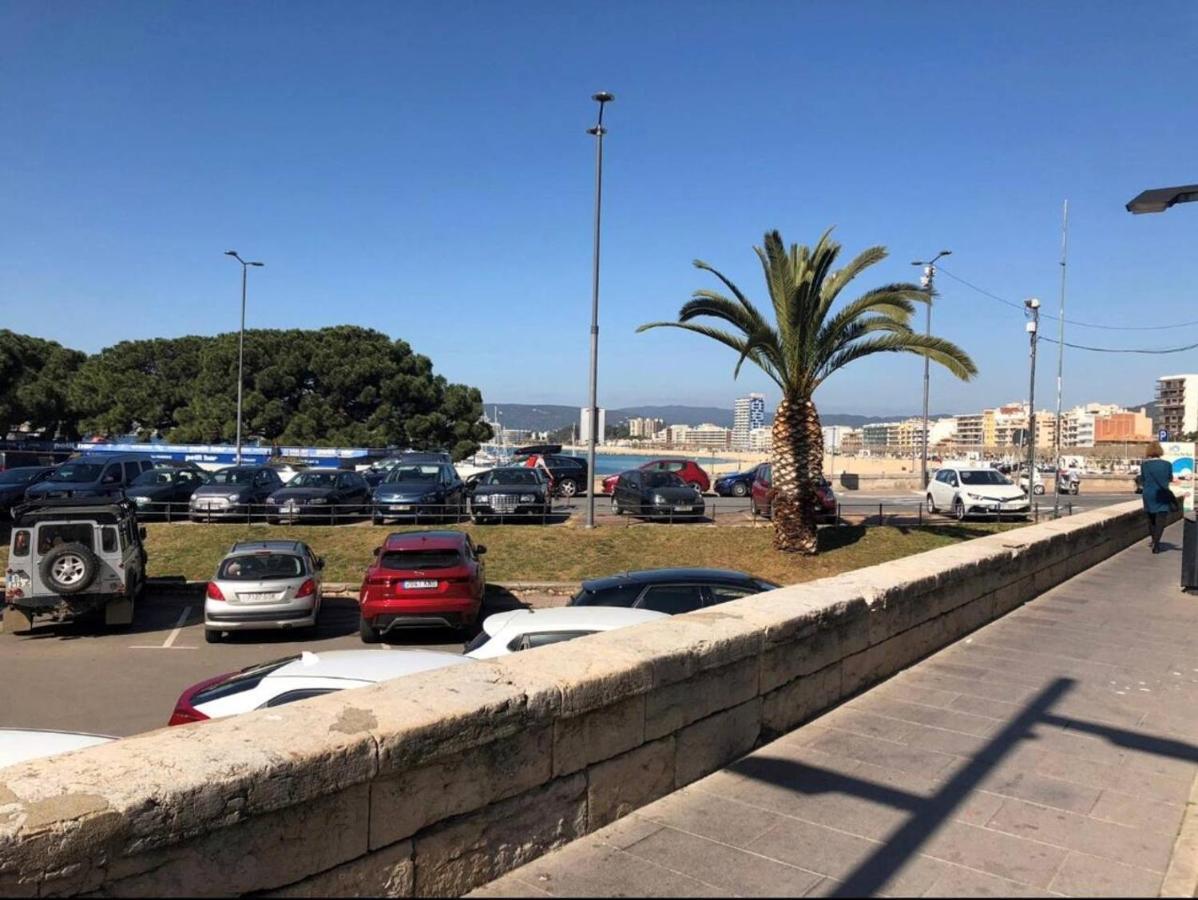 Apartamento totalmente reformado en 1ª linea Palamós Exterior foto